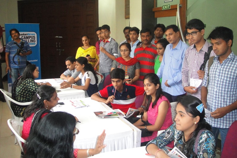 Group counseling by career counselor
